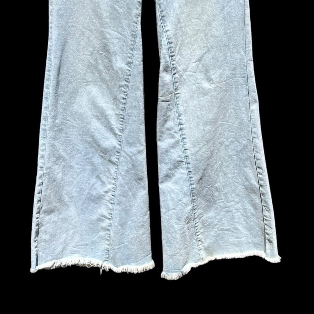 🌻Free People Light Wash Stretch Flare Raw Hem Jeans Size 28 - Picture 4 of 11